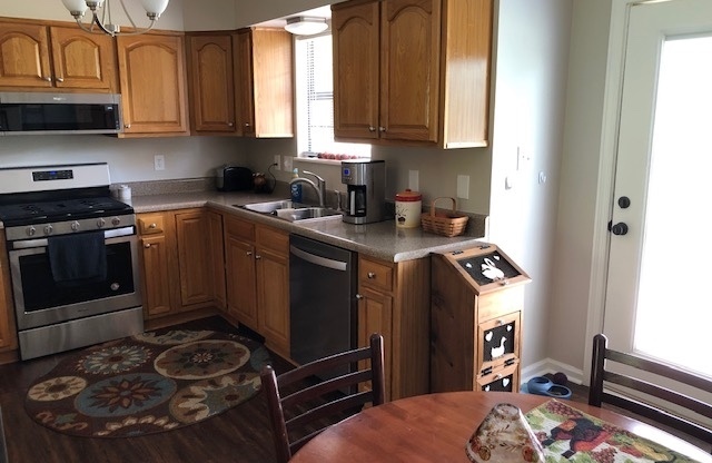 3 beds, 2 baths, $1,900