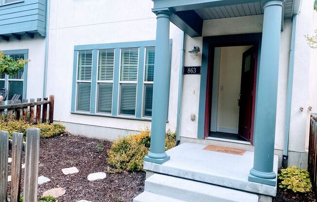 3 Bed x 2 Bath Townhome -2 car garage -  1320 FT2 - Yard Space & More