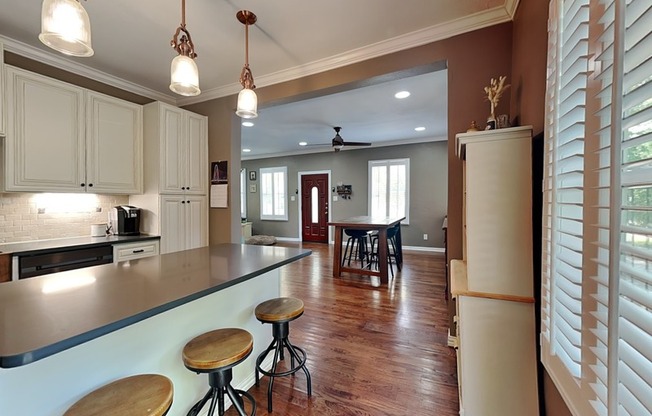 1004 MORELAND AVE