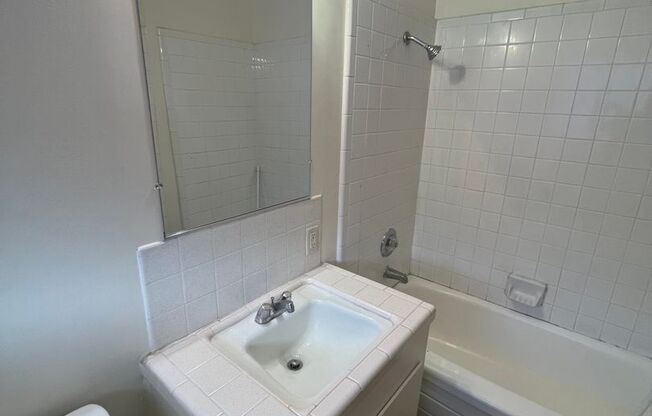 1 bed, 1 bath, $1,195, Unit 6