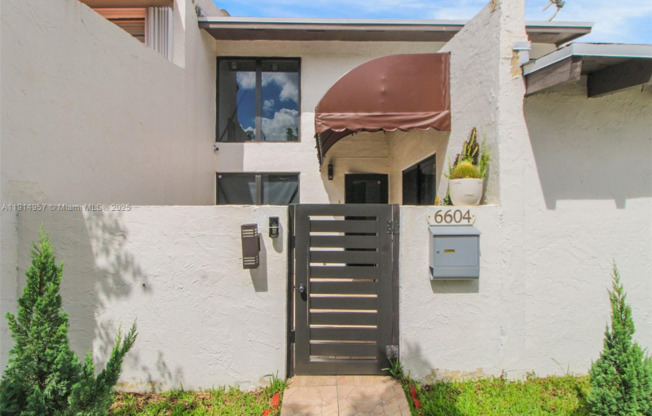 6604 SW 113 AVE