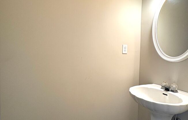 Spacious Townhouse with Convenient Location