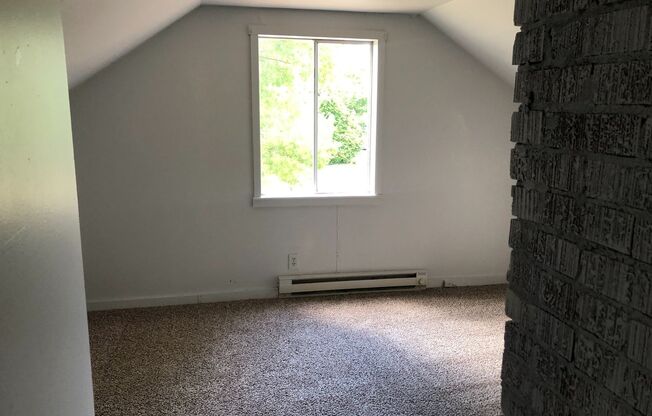 Campus 4 bedroom Available in December