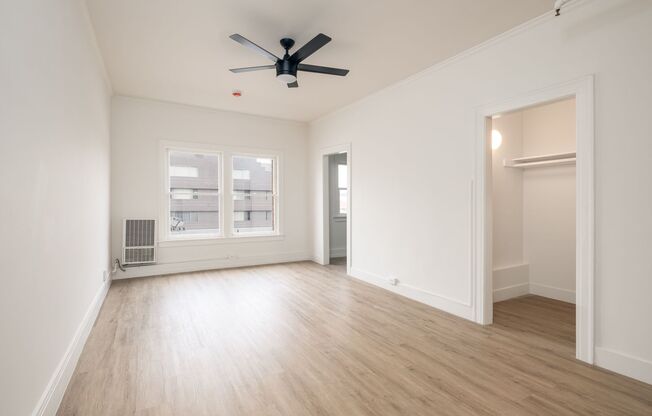 Studio, 1 bath, 400 sqft, $1,395, Unit 214