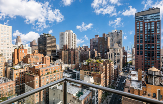 310 E 53 ST