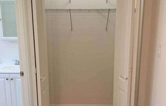 Studio, 1 bath, $1,195, Unit 4847-2C