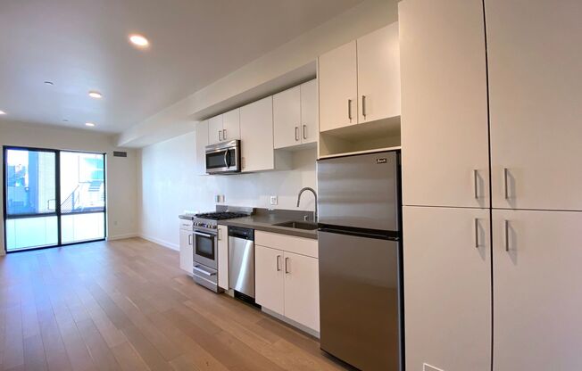 1 bed, 1 bath, 464 sqft, $2,750, Unit 302