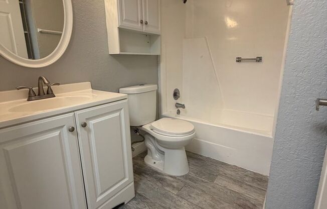 1 bed, 1 bath, 700 sqft, $1,150, Unit Unit 33