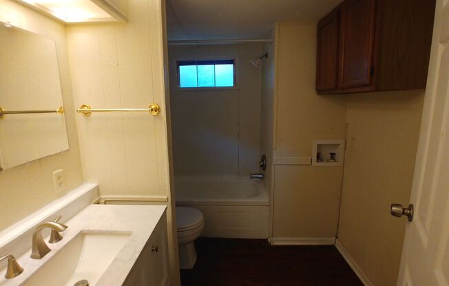 2 beds, 1 bath, $825