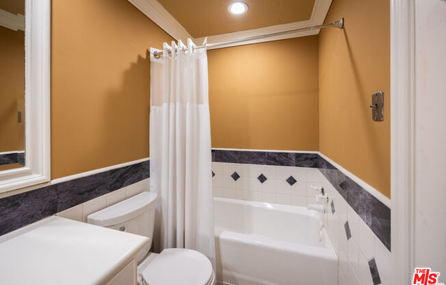 2 beds, 4.5 baths, 2,130 sqft, $8,500, Unit 1209