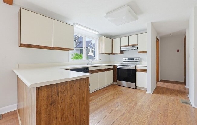 3 beds, 2.5 baths, 2,490 sqft, $3,700, Unit 20