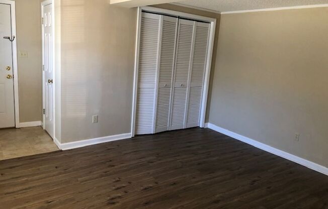 1 bed, 2 baths, $1,000