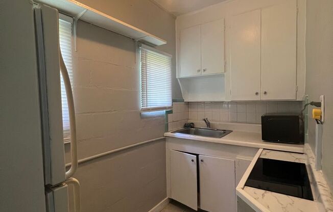 Cozy 1/1 in Orange Park Available Now!