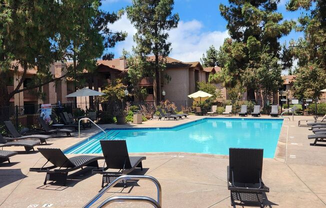 2bdrm 2bath 1050 SqFt, Carmel Mtn 2nd floor, new LVP Flooring