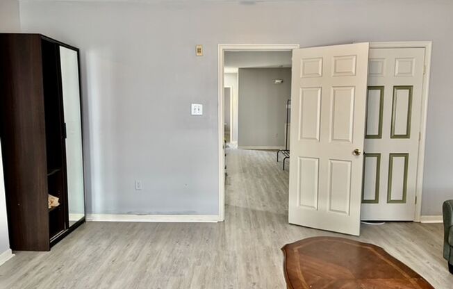 2 beds, 1 bath, 964 sqft, $1,400, Unit #3