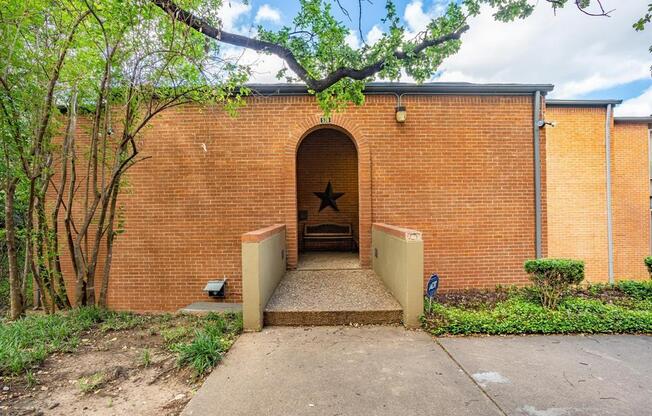 538 E AVE
