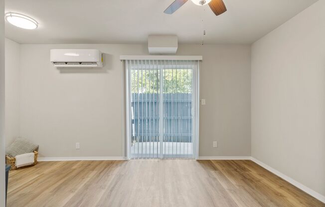 1 bed, 1 bath, 550 sqft, $749, Unit 410