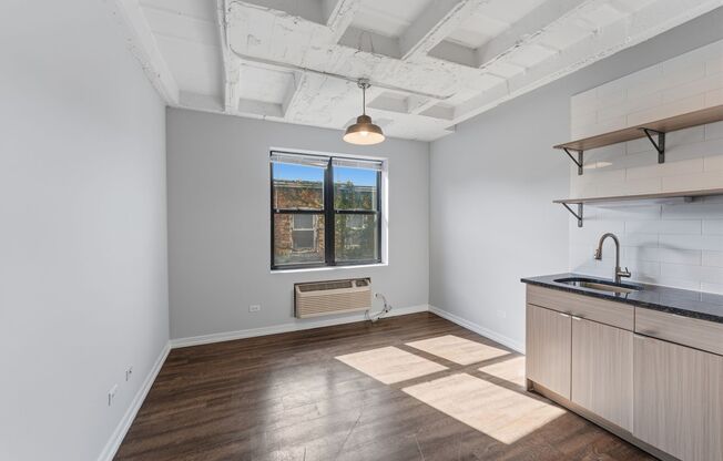 1 bed, 1 bath, 379 sqft, $1,795, Unit 404