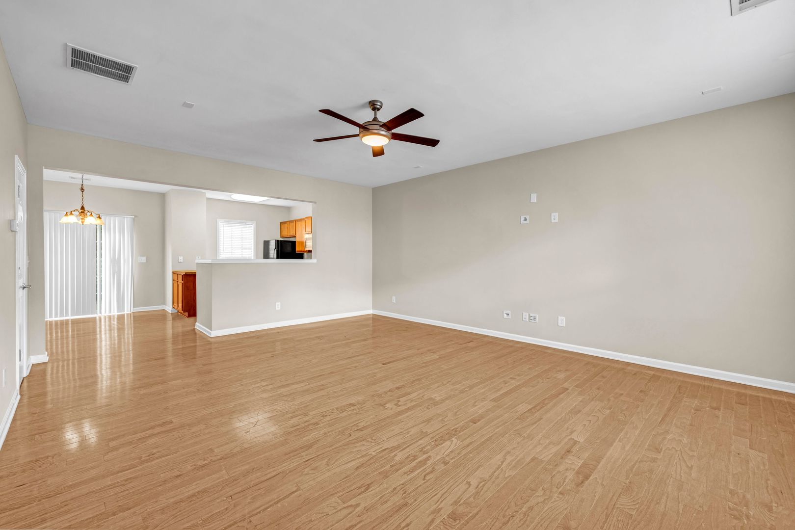 SPACIOUS 3 BEDROOM TOWNHOME