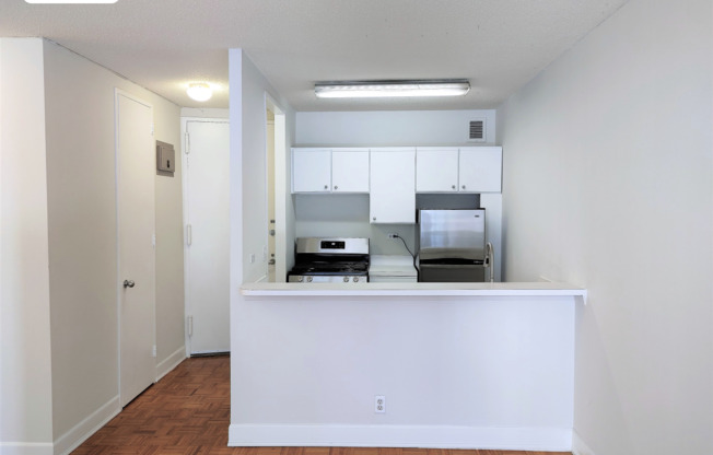 1 bed, 1 bath, 650 sqft, $5,500, Unit 6G