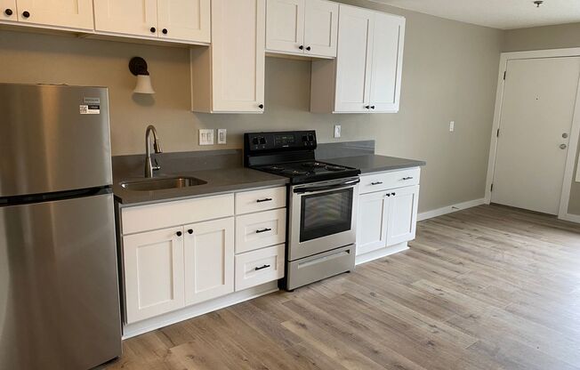 1 bed, 1 bath, 415 sqft, $1,395, Unit 27