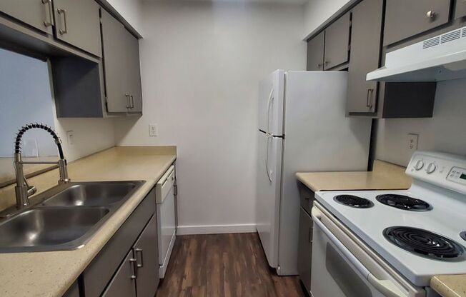 1 bed, 1 bath, 580 sqft, $1,095, Unit 222