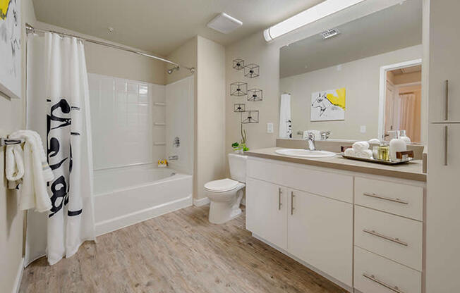 Large Soaking Tub In Bathroom at The Landing at College Square, Sacramento, CA, 95823