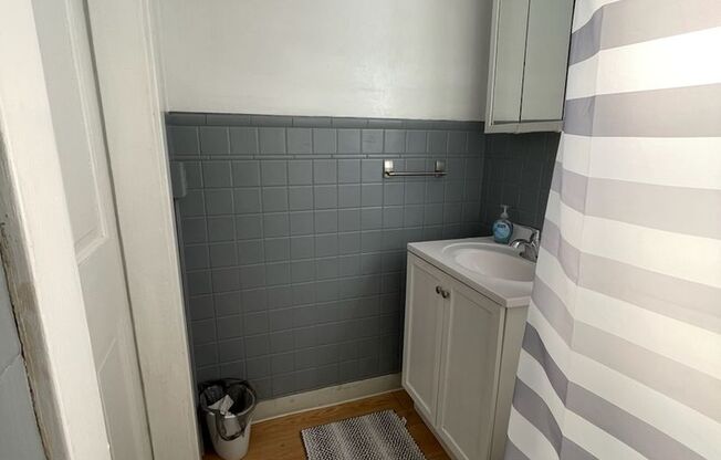 2 beds, 1 bath, $1,000, Unit 1234 (lower)