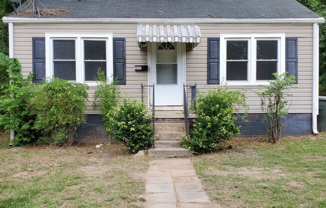 2 Bedroom 1 Bathroom House!