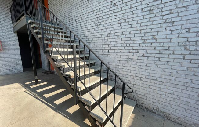 2 beds, 1 bath, 760 sqft, $1,100, Unit 10