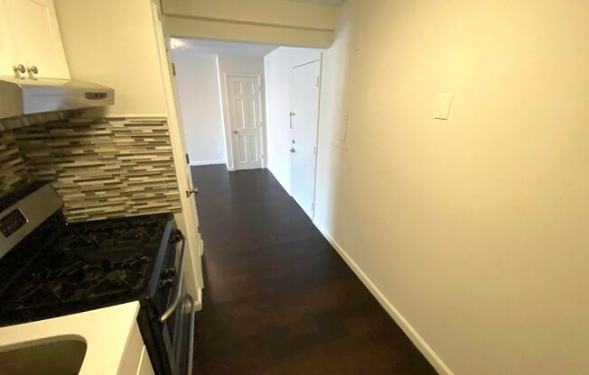 1 bed, 1 bath, 700 sqft, $2,400, Unit 306