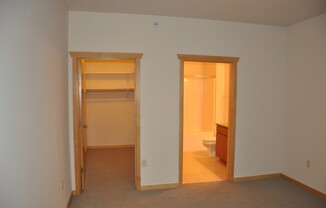 1 bed, 1.5 baths, 910 sqft, $1,925, Unit 215
