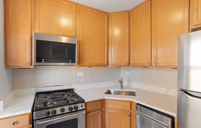 Studio, 1 bath, 405 sqft, $1,675, Unit 305