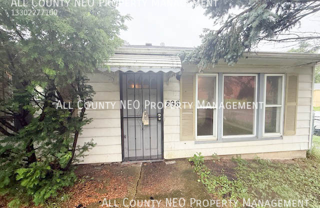 898 WAYSIDE RD