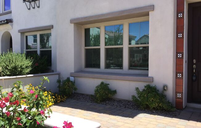 GORGEOUS 3 bed/2.5bath TOWNHOME AWESOME CHANDLER LOCATION!