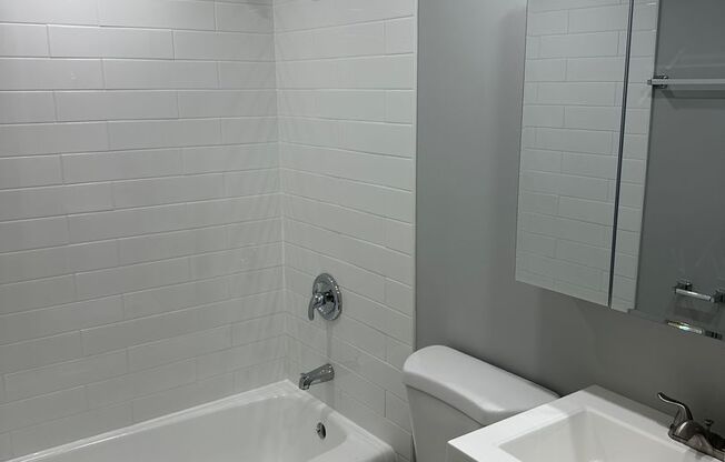 1 bed, 1 bath, $2,100, Unit 104