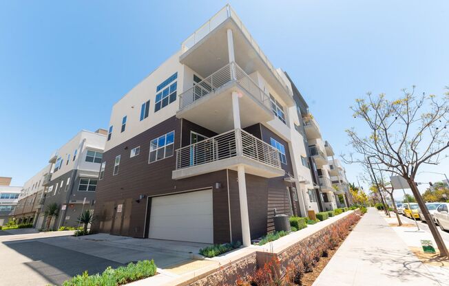 Two Weeks Free! Newer Condo w/Garage, Laundry, 3 Bdrm/2 Bath, Pet-Friendly, in Otay Ranch!