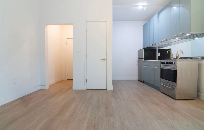 Studio, 1 bath, 203 sqft, $1,900, Unit 304