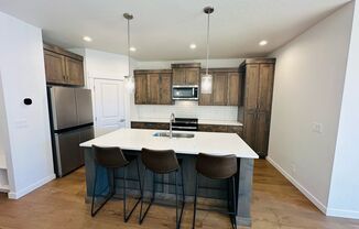 $400 OFF FIRST MONTH RENT! Stunning Townhome In Boise!