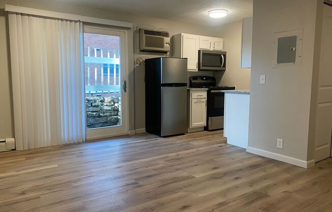 1 bed, 1 bath, 700 sqft, $1,050, Unit 5