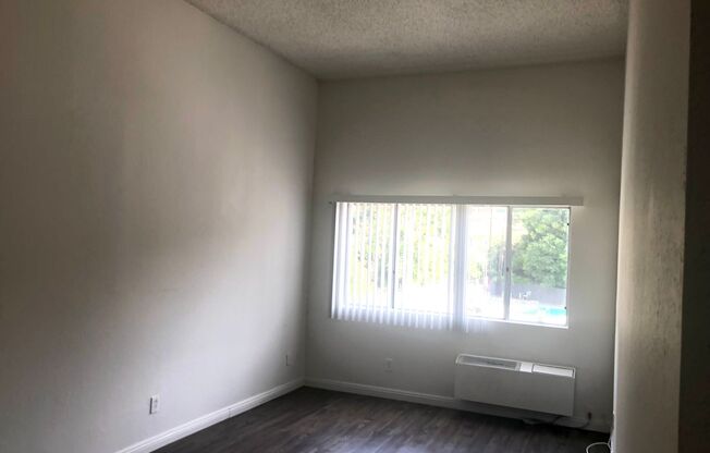 1 bed, 1 bath, 640 sqft, $1,995