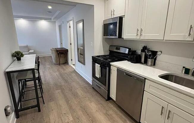 1 bed, 1 bath, $5,600, Unit 6I