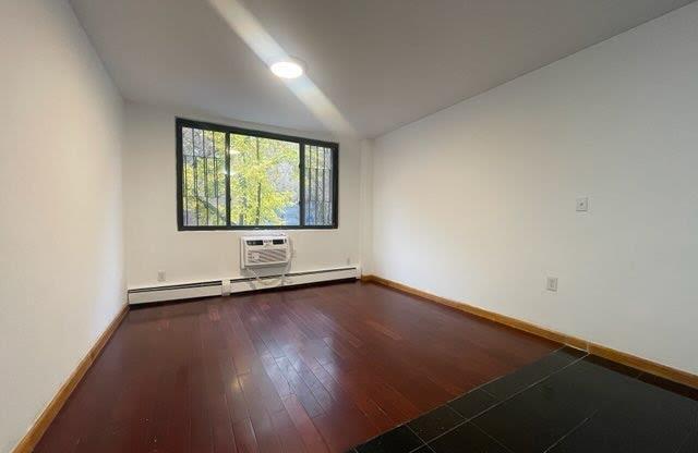 2 beds, 1 bath, 828 sqft, $4,000, Unit G-3