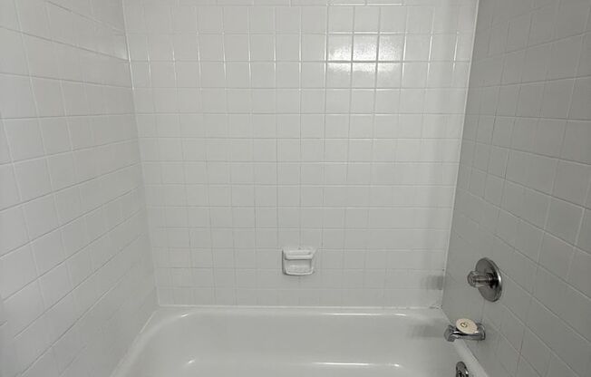 2 beds, 1 bath, 775 sqft, $895, Unit 356N