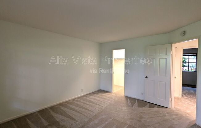 8850 VILLA LA JOLLA DR