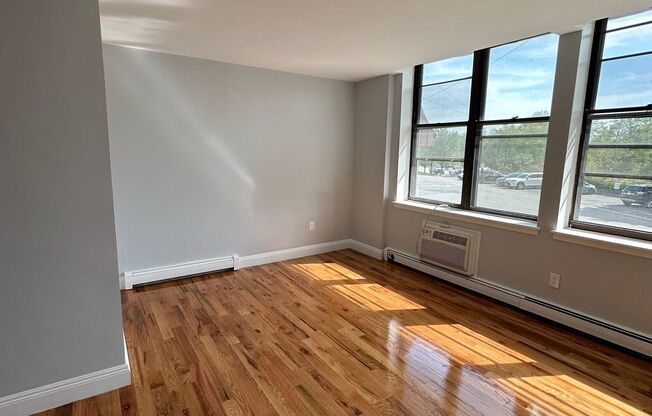 Main Street Commons - Beautifully Renovated Apartments