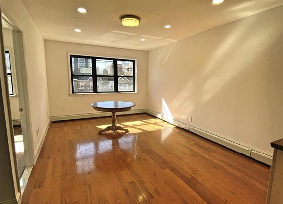 281 W 234 ST