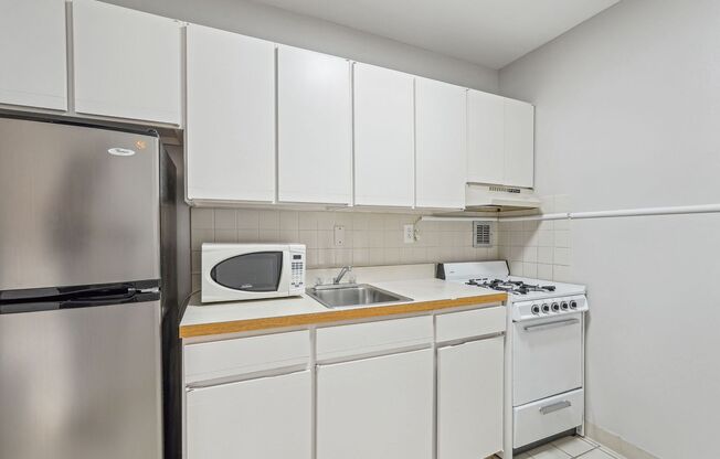 Spacious & Bright Studio at River Place