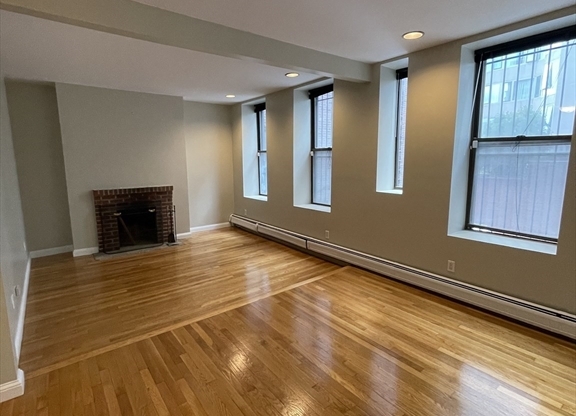 133 Saint Botolph St Apt 3