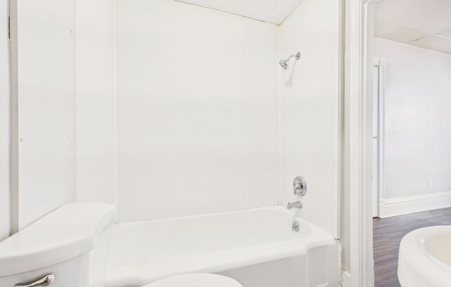 1 bed, 1 bath, 300 sqft, $975, Unit 1700 N 2nd #26
